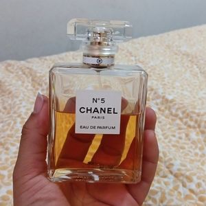 Chanel N°5 perfume